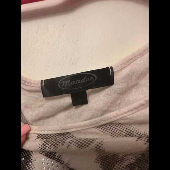 Looking Stunning With This Lion Off The Shoulder Top - Picture 2 of 2